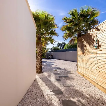 Anja Heated Pool & Jacuzzi Family